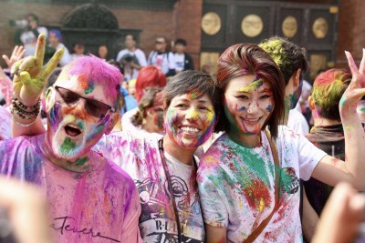  होलीमा विदेशीको ‘स्माइल’ [फोटो फिचर] 